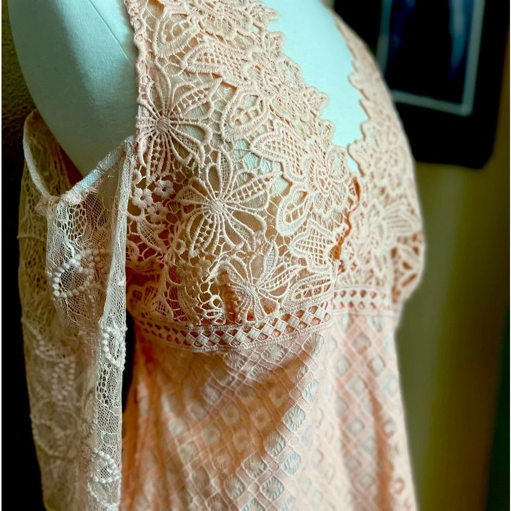 Venus Top size M Coral crochet boho lace deigned top cold shoulder semi sheer - Picture 3 of 9